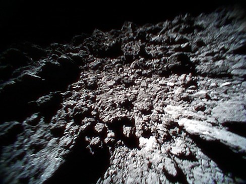 Powierzchnia asteroidy Ryugu