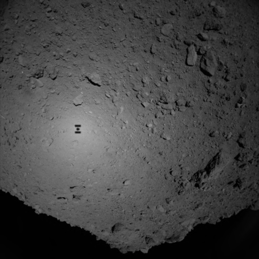 Cień Hayabusa 2 na asteroidzie