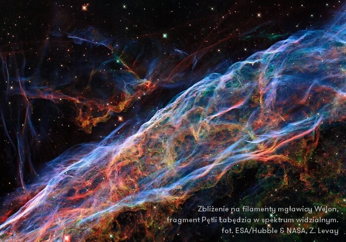 Zbliżenie na filamenty mgławicy Welon, fragment Pętli Łabędzia w spektrum widzialnym. 